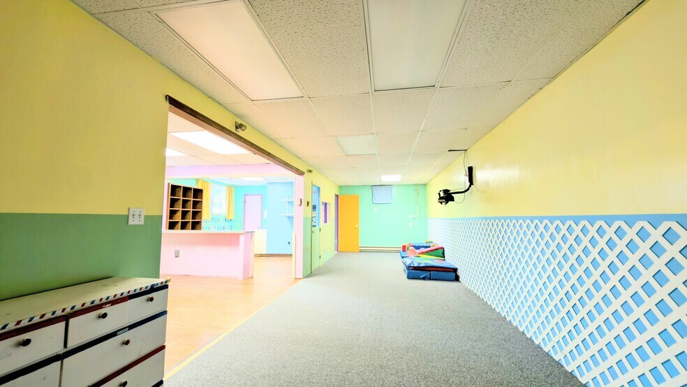 More Photos Of 2241 Ridge Rd, Bangor Flex For Sale