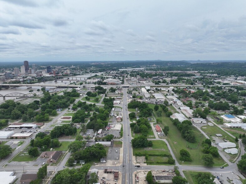 More Photos Of 208 Beech St, North Little Rock Office For Sale