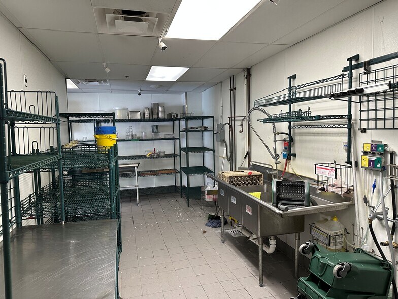 More Photos Of 5836 S Harlem Ave, Summit Freestanding For Lease