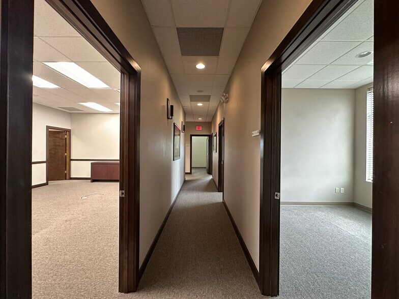 More Photos Of 673 Westbury Dr, Iowa City Storefront Retail Office For Sale