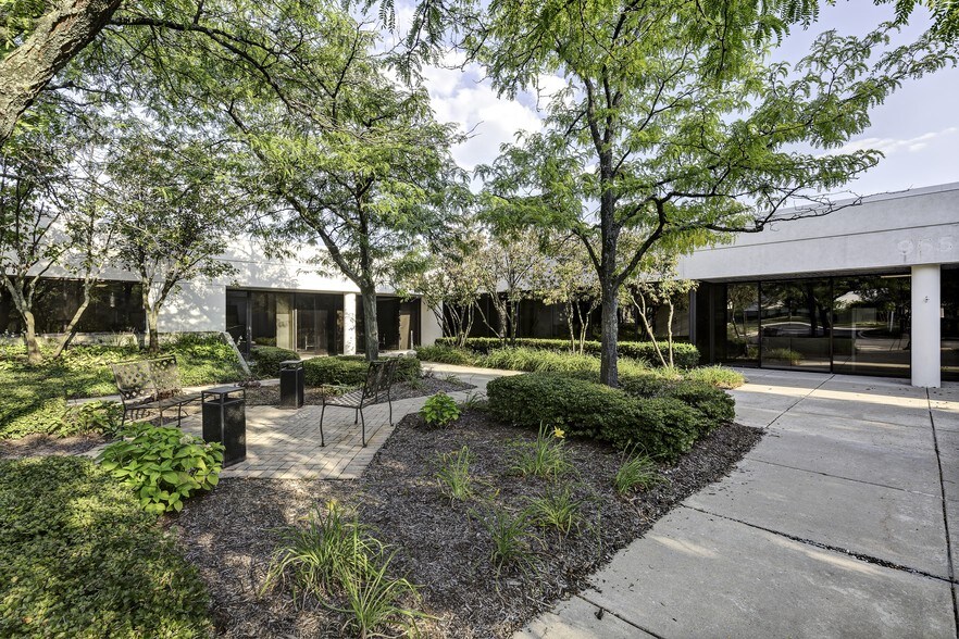 More Photos Of 1000-1080 Parkview Blvd, Lombard Research And Development For Lease