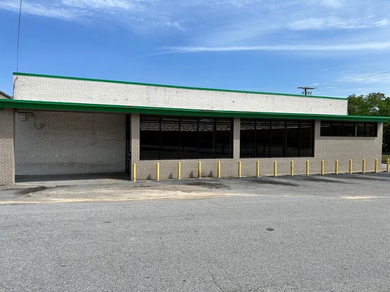 More Photos Of 165 S Main St, Allendale Freestanding For Lease