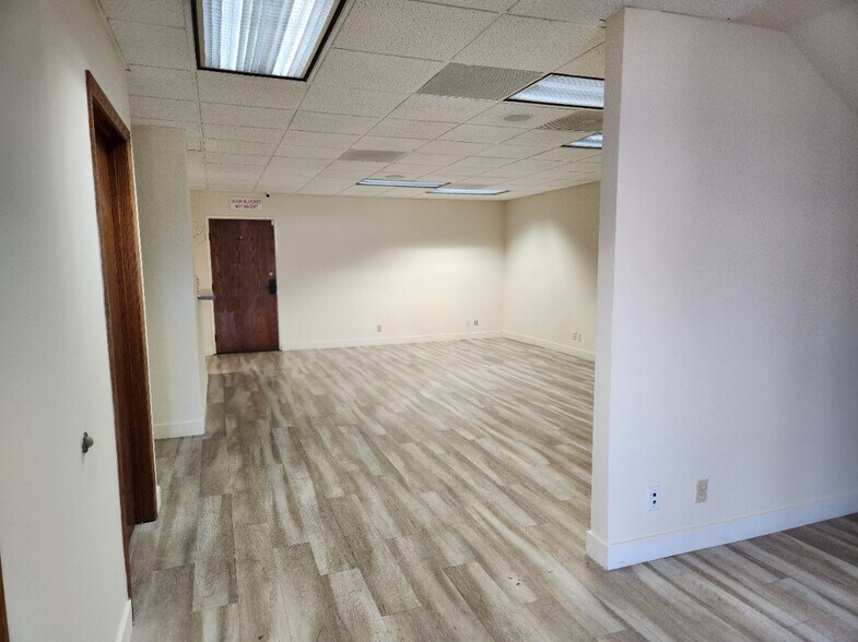 More Photos Of 14942 Delano St, Van Nuys Warehouse For Lease