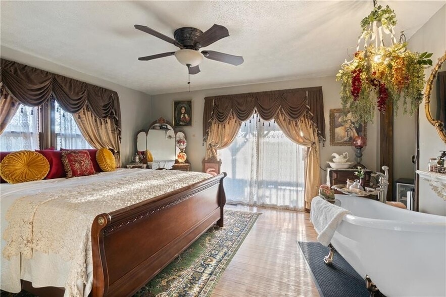 More Photos Of 1387 County Road 306, Berryville Hospitality For Sale