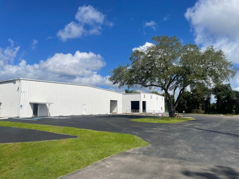 More Photos Of 1211 44th Ave E, Bradenton Warehouse For Lease