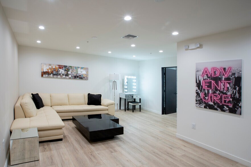 More Photos Of 10824 Burbank Blvd, North Hollywood Warehouse For Lease