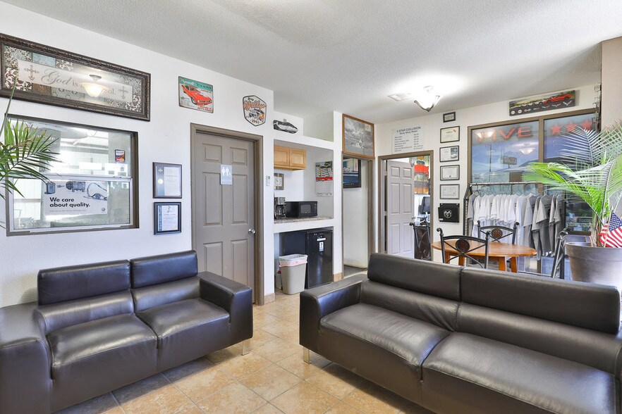 More Photos Of 10762 Montana Ave, El Paso Auto Repair For Sale