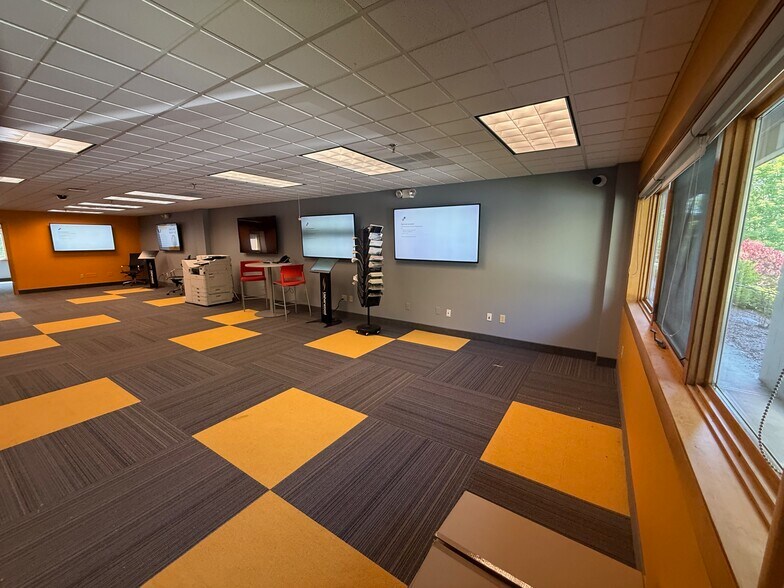 More Photos Of 30 Airport Rd, West Lebanon Office For Lease