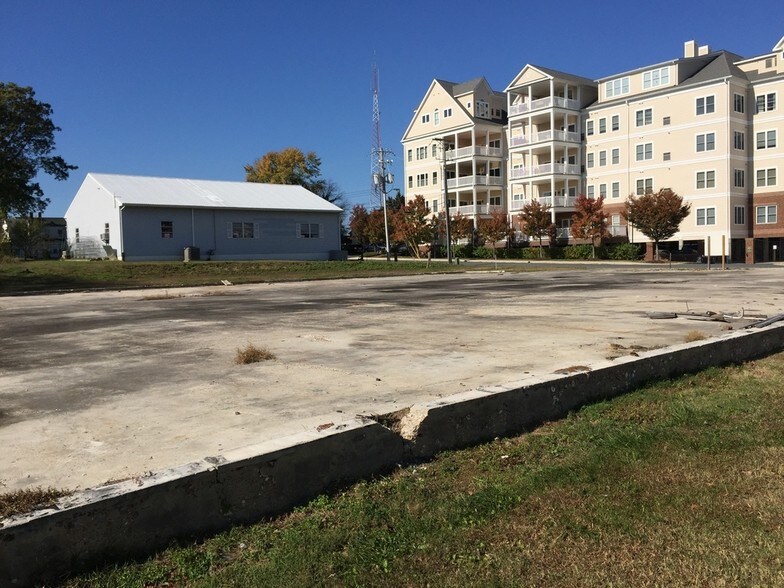 More Photos Of 300 Muir St, Cambridge Land For Sale