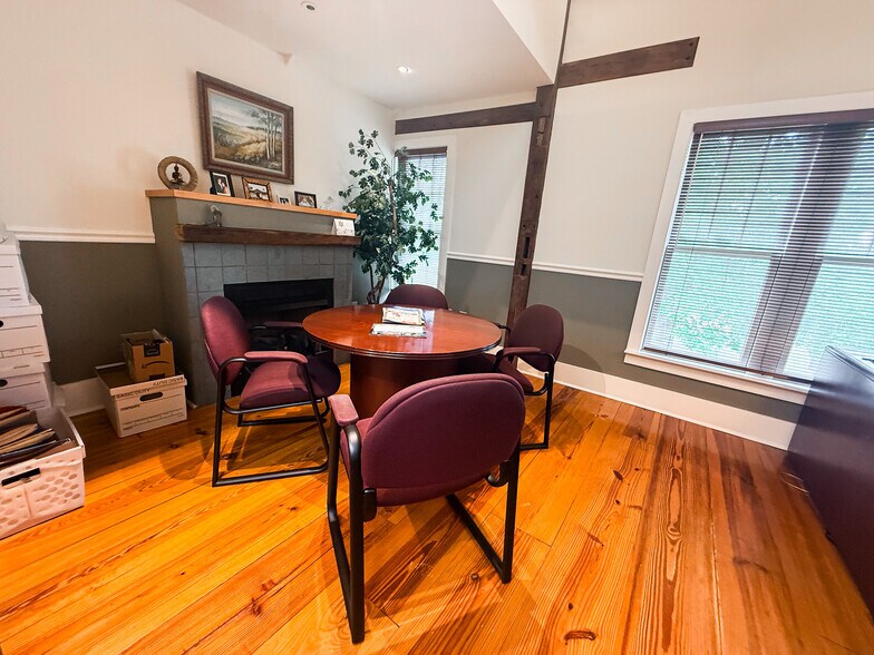 More Photos Of 3 Mapleton Rd, Princeton Office For Sale