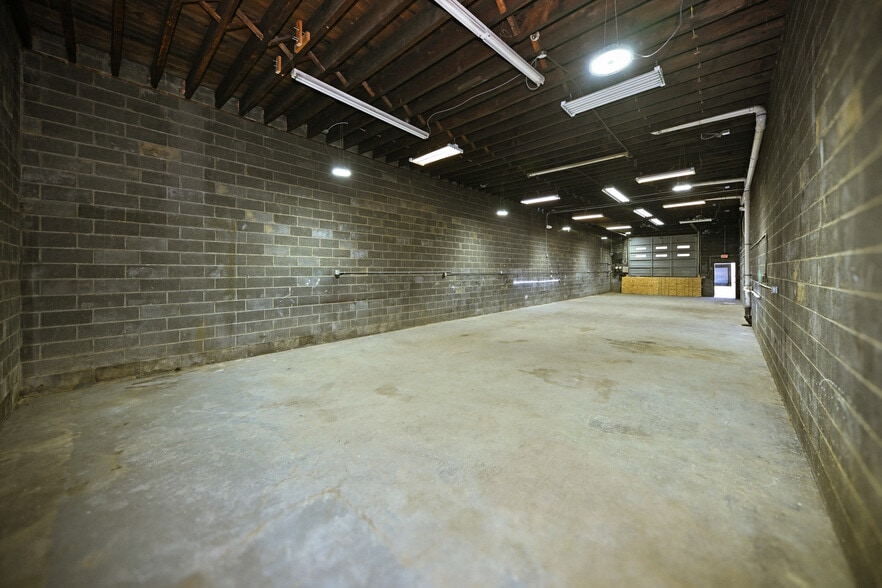More Photos Of 72 Illinois Ave, Paterson Warehouse For Sale