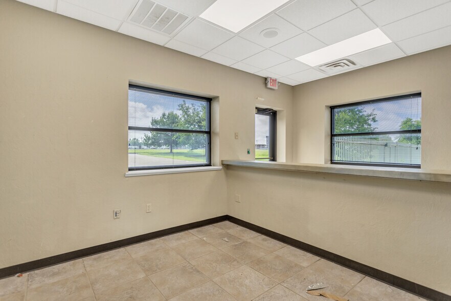 More Photos Of 3121 S Lakeside Dr, Oklahoma City Industrial For Sale