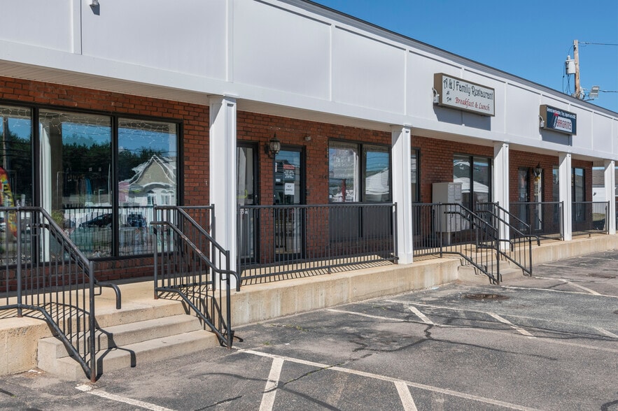 More Photos Of 560 Kelley Blvd, North Attleboro Freestanding For Lease