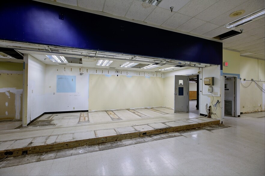 More Photos Of 75-81 Vandenburgh Ave, Troy General Retail For Lease