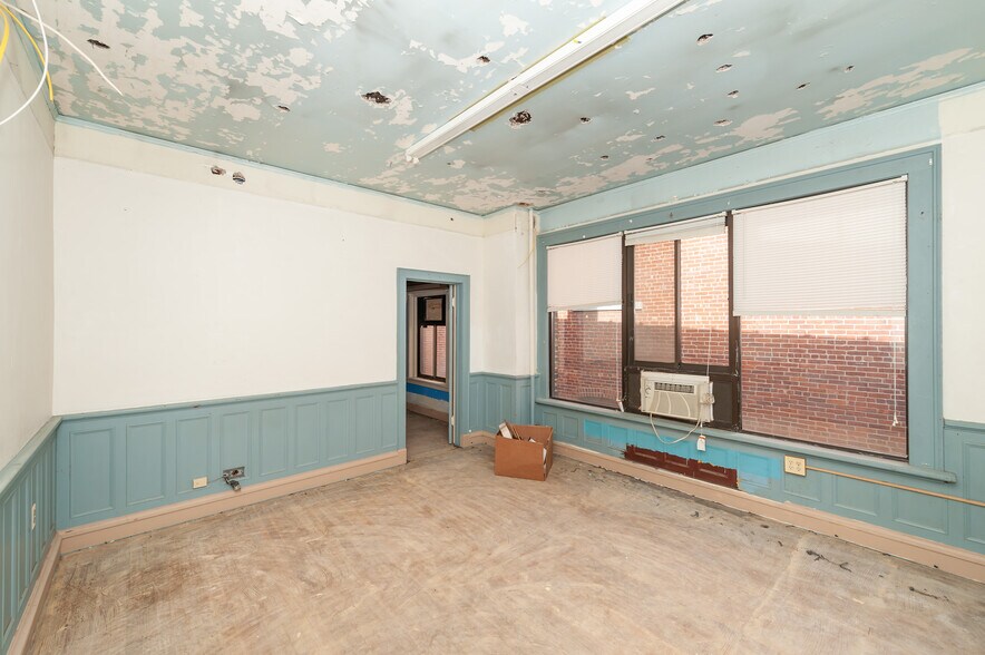 More Photos Of 71 Main St, Norwich Storefront Retail Office For Sale