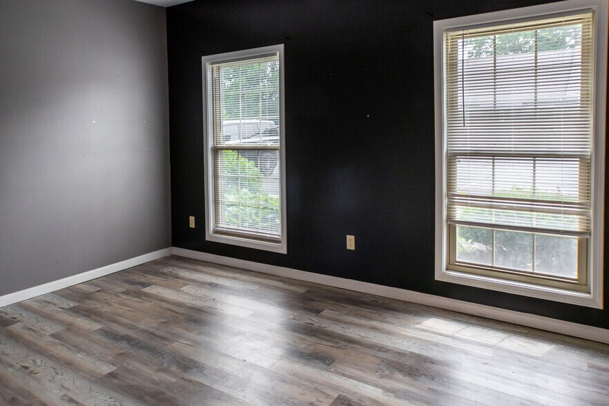 More Photos Of 2504 Veterans Memorial Pky S, Lafayette Office For Sale
