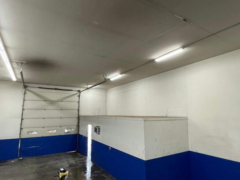 More Photos Of 211 Montgomery Ave, Newark Light Distribution For Lease