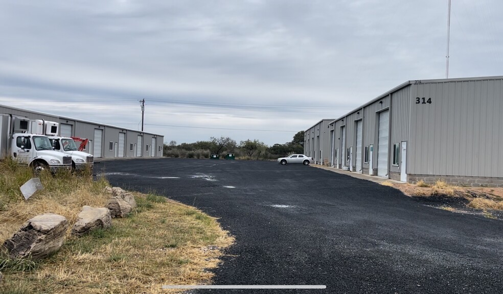 Primary Photo Of 314-316 Northridge Rd, Marble Falls Warehouse For Lease