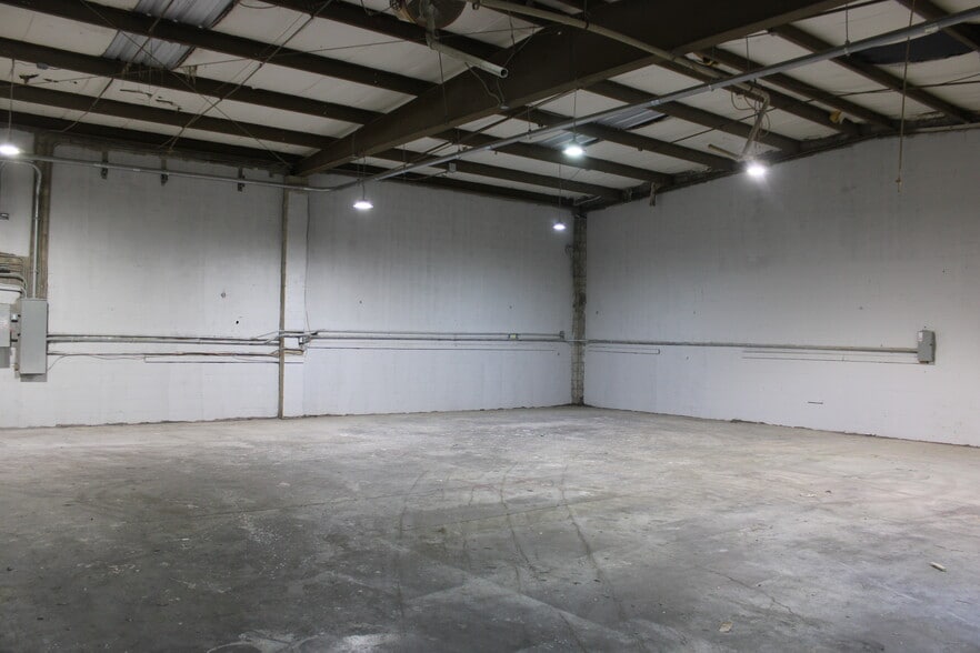 More Photos Of 977 Withlacoochee St, Safety Harbor Industrial For Lease