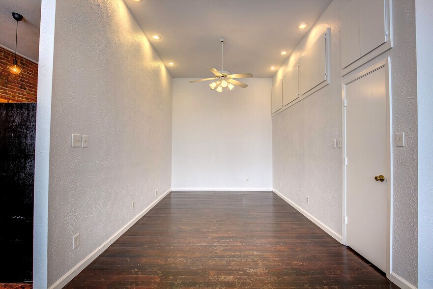 More Photos Of 1213 Washington St, Commerce Storefront Retail Office For Sale