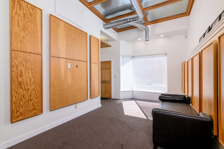 More Photos Of 1721 E Main St, Ventura Storefront For Sale