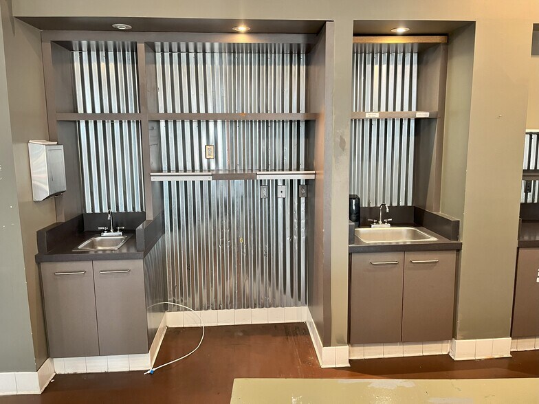 More Photos Of 303 S Water St, Henderson Office For Sale