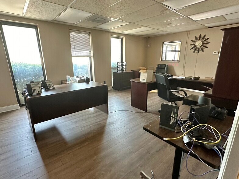 More Photos Of 131 S Varnell Rd, Tunnel Hill Distribution For Sale