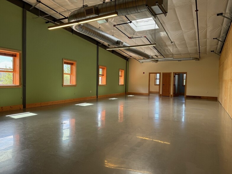 More Photos Of 120 Shelton McMurphey Blvd, Eugene Office For Lease