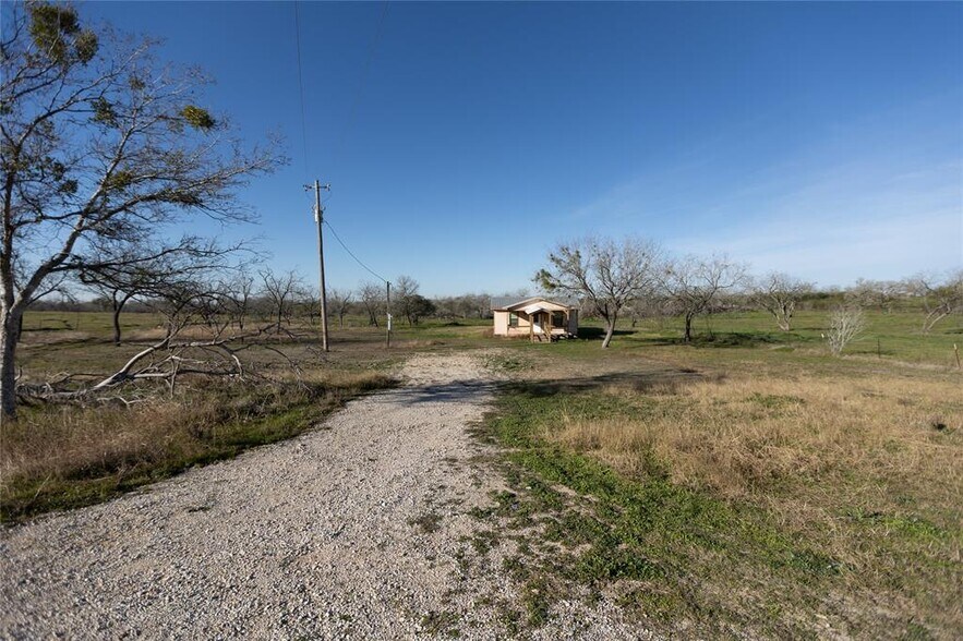 More Photos Of 2095 Bridal Path Rd, Luling Land For Sale