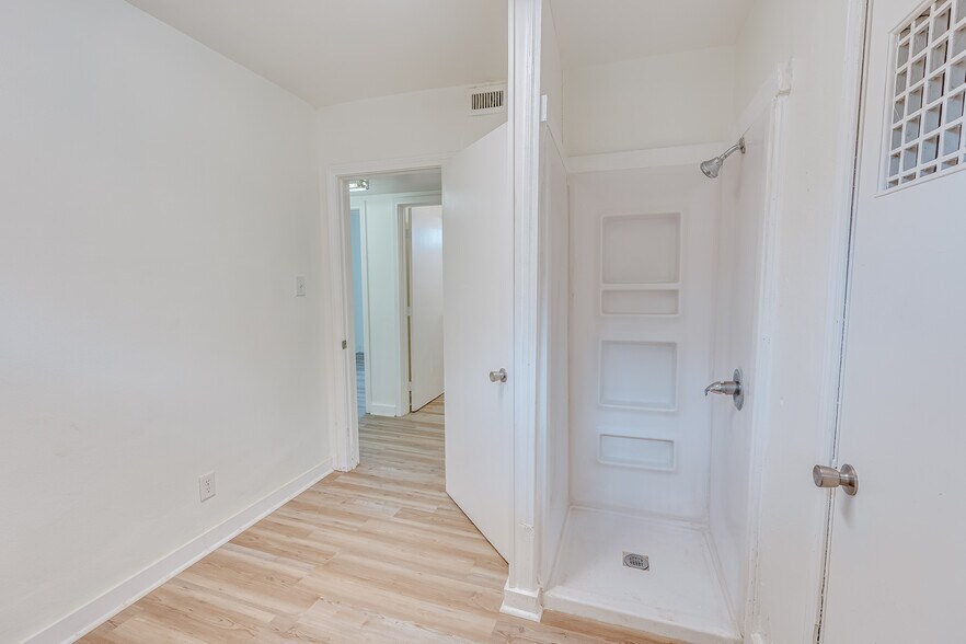 More Photos Of 1403 Spring Hill Ave, Mobile Healthcare For Sale