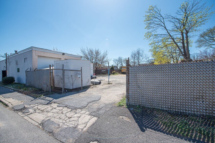 More Photos Of 711-715 N Wellwood Ave, Lindenhurst General Retail For Sale