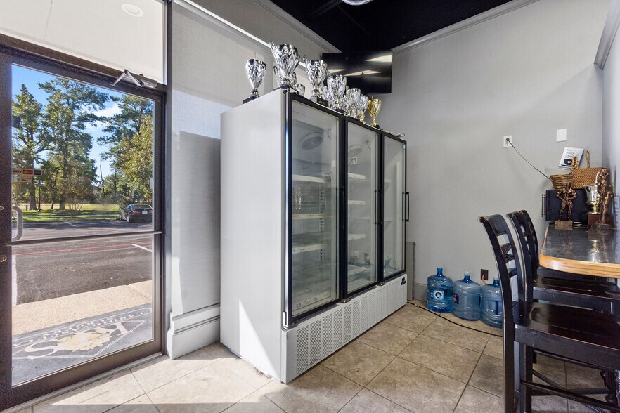 More Photos Of 118 Shenandoah Dr, The Woodlands Freestanding For Sale