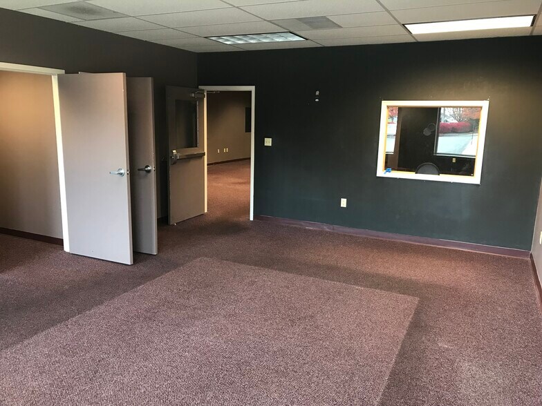 More Photos Of 330 N Reading Rd, Ephrata Unknown For Lease