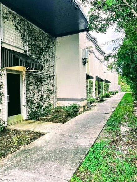 More Photos Of 28245 S Tamiami Trl, Bonita Springs Storefront For Lease