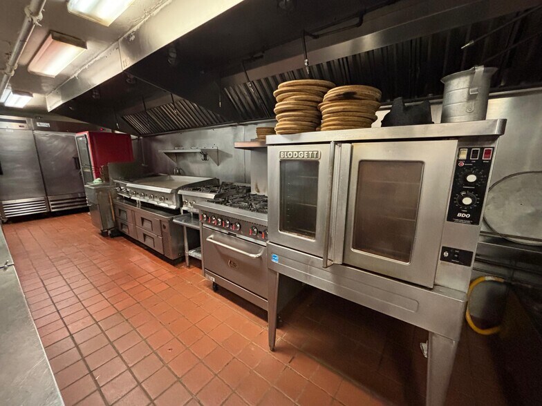 More Photos Of 1705 W Shore Rd, Warwick Restaurant For Lease