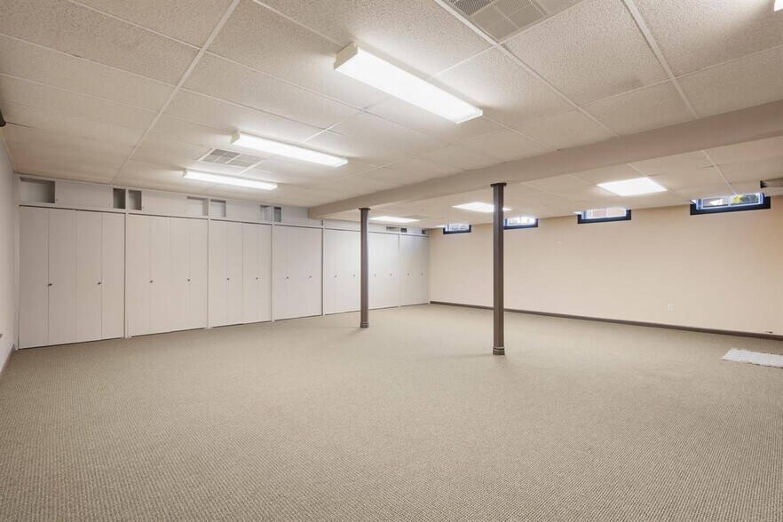 More Photos Of 2131 Calumet Dr, New Holstein Medical For Lease