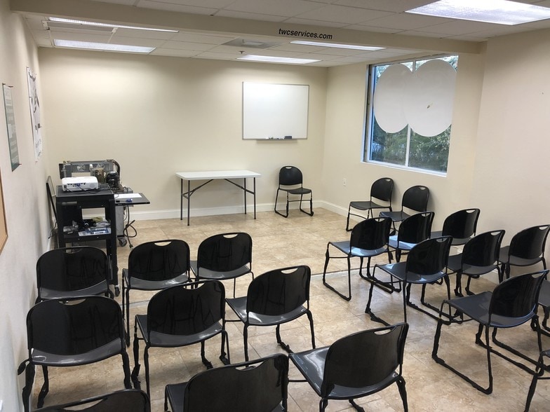 More Photos Of 14000-14046 NW 82nd Ave, Miami Lakes Light Distribution For Lease