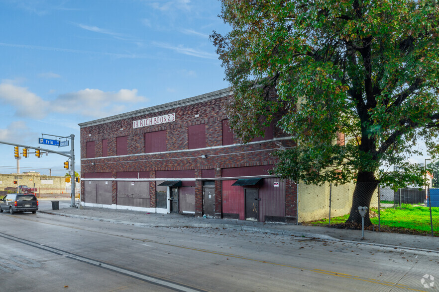 Primary Photo Of 900 W Houston St, San Antonio Storefront Retail Residential For Sale