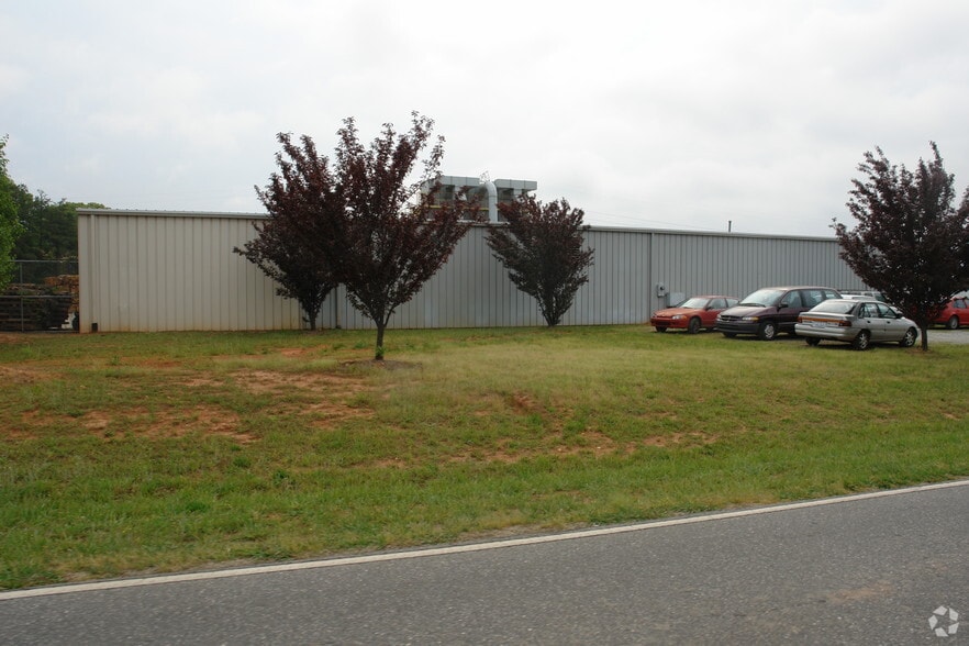 More Photos Of 7963-7971 Graham Rd, Denver Manufacturing For Sale