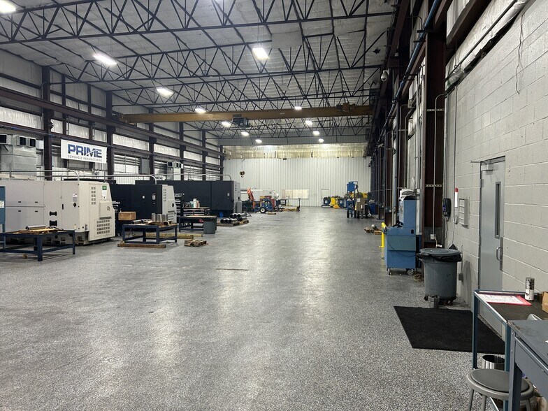 More Photos Of 5510 Spring Stuebner Rd, Spring Warehouse For Lease