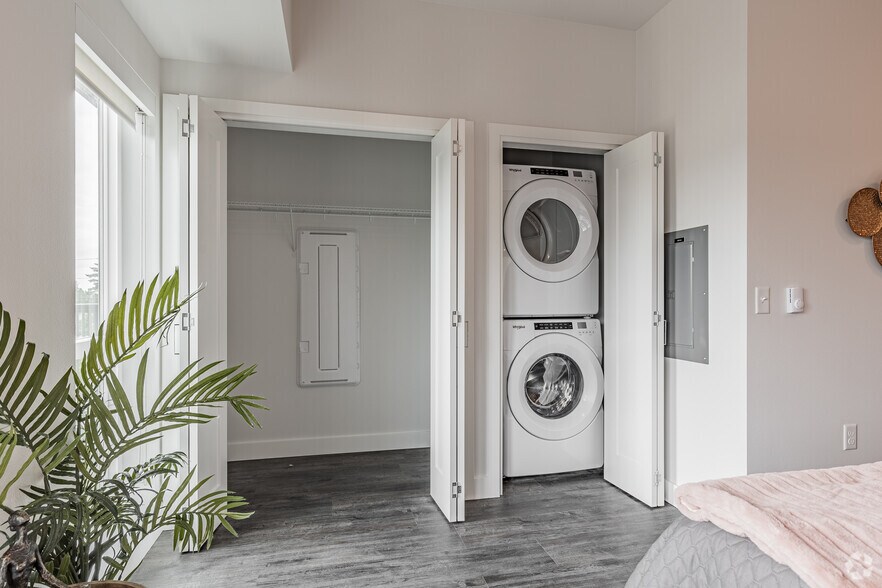 More Photos Of 18604-18688 E Burnside St, Portland Apartments For Lease