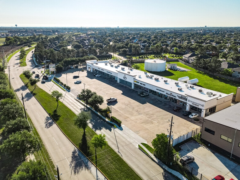 More Photos Of 16427 W Little York Rd, Houston Freestanding For Lease