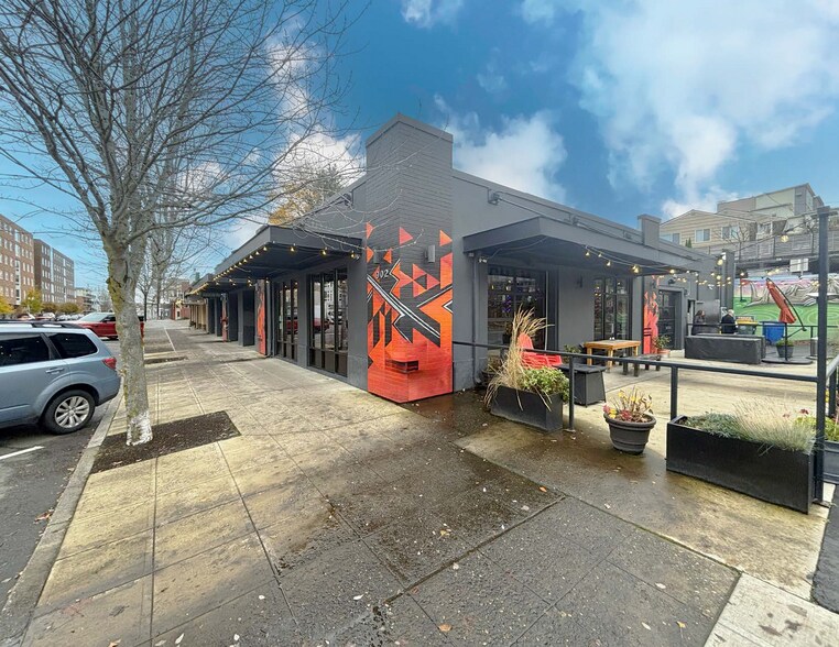 Primary Photo Of 902 N State St, Bellingham General Retail For Lease