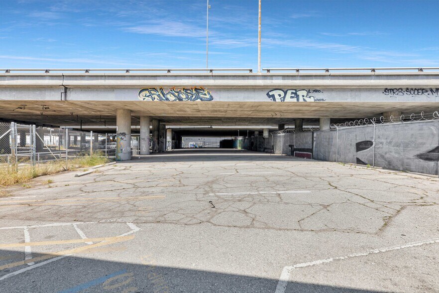 More Photos Of 1700 S Flower St, Los Angeles Parking Lot For Lease