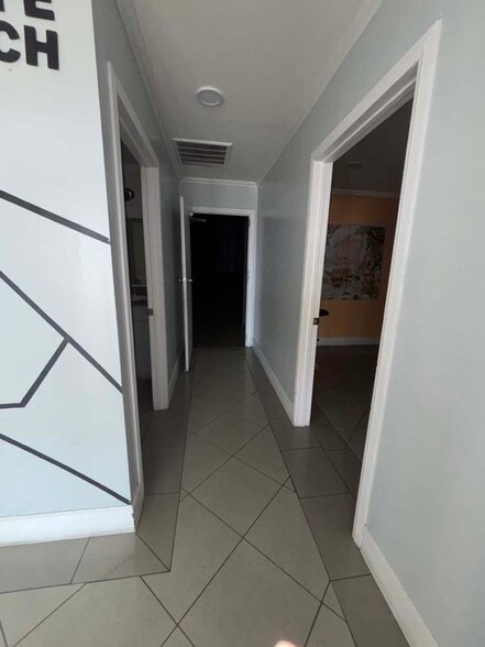 More Photos Of 747 Milford St, Glendale Warehouse For Lease