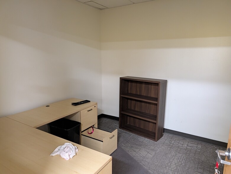 More Photos Of 4694-4696 S 200 W, Salt Lake City Light Manufacturing For Lease