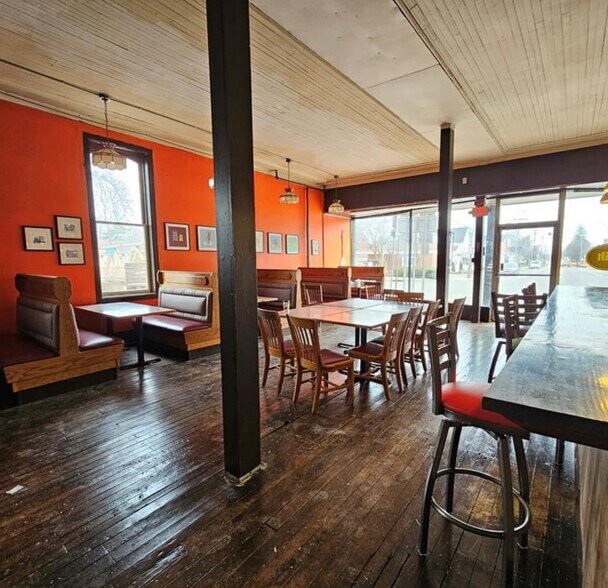 More Photos Of 12 Main St, Middleport Freestanding For Lease