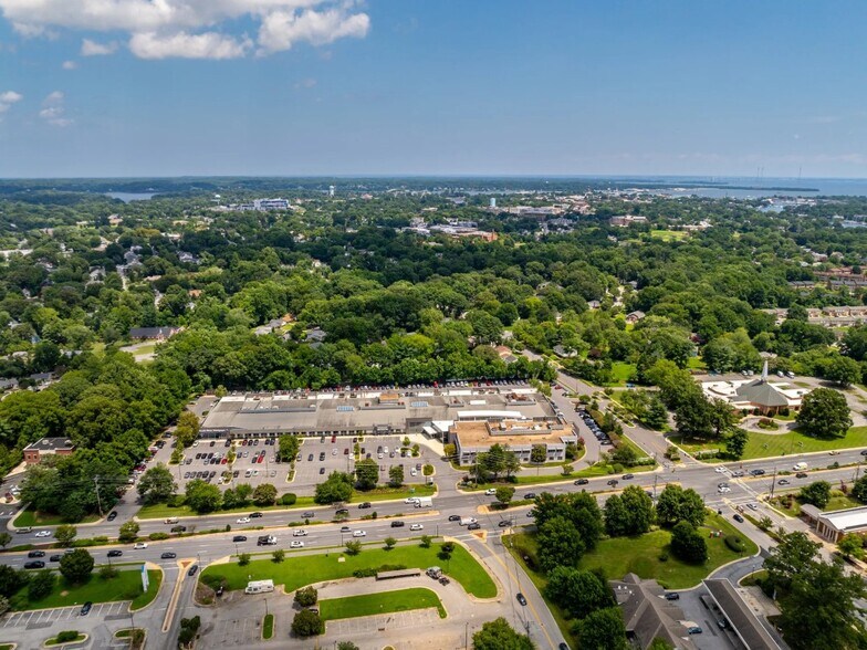 More Photos Of 1750 Forest Dr, Annapolis Medical For Lease