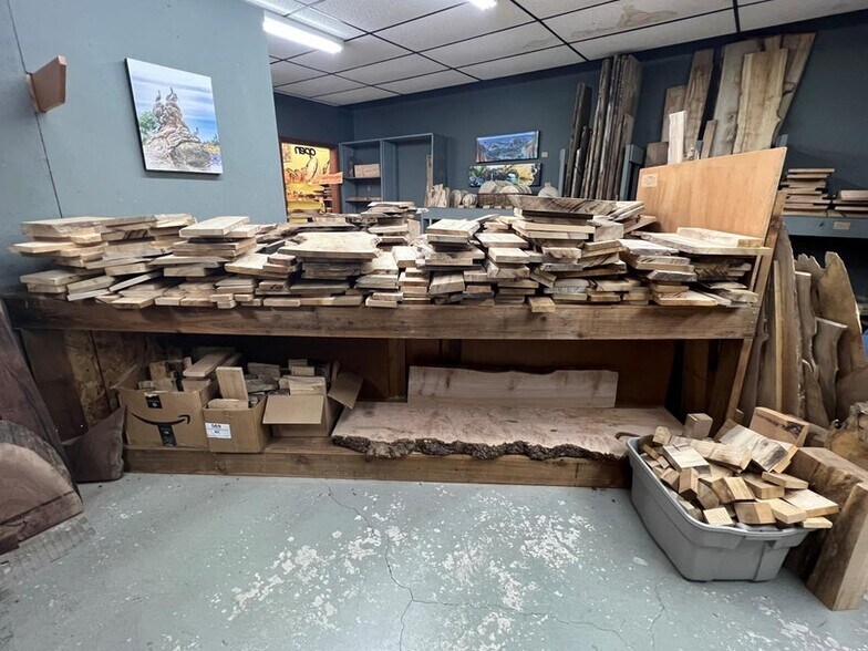 More Photos Of 903 Garibaldi Ave, Garibaldi Freestanding For Sale