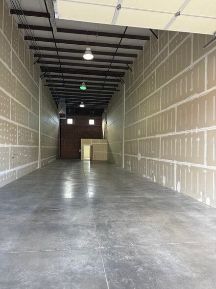More Photos Of 473 N Old Hwy 91, Hurricane Warehouse For Lease